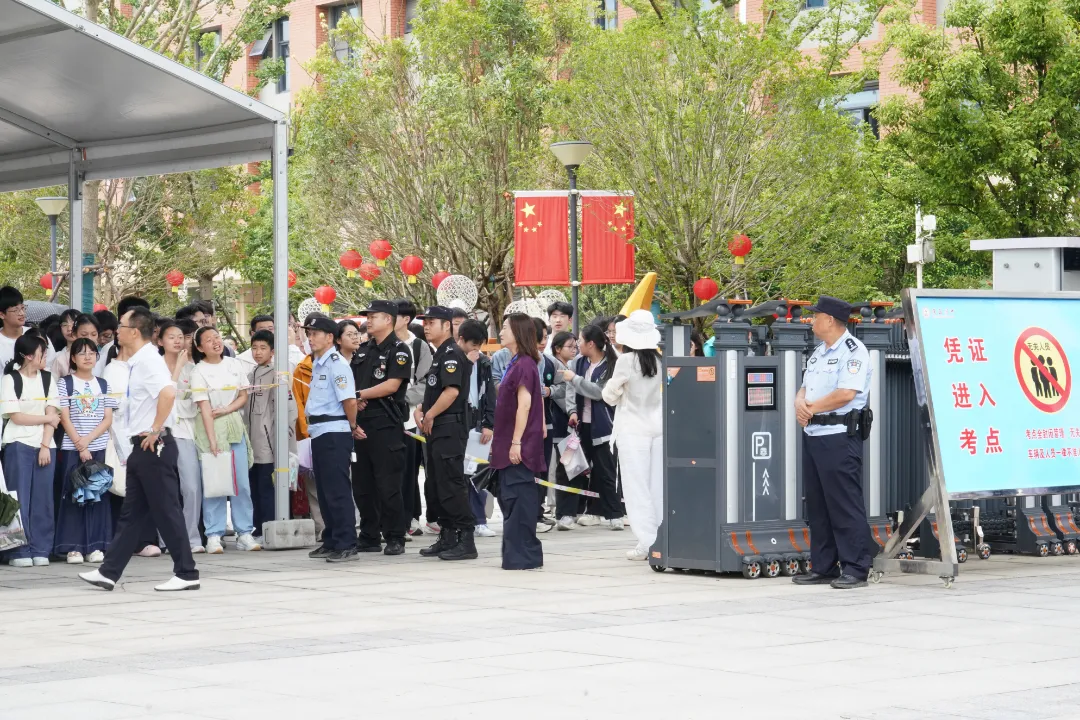平安中考 他们在护航-第11张图片-四季读书网