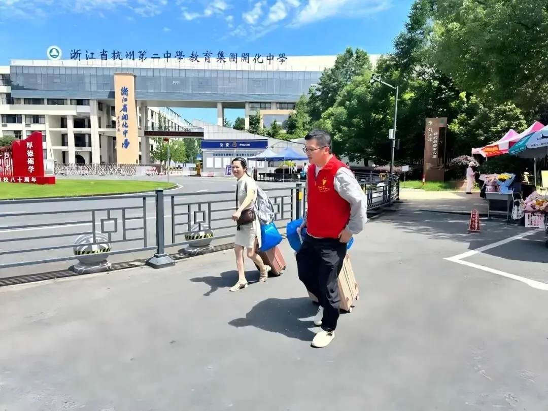 衢州志愿者为中考学子保驾护航-第8张图片-四季读书网