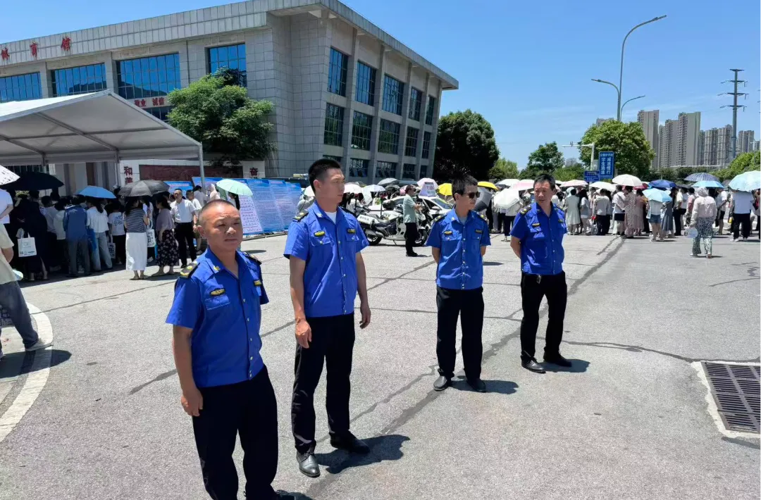 平安中考 他们在护航-第16张图片-四季读书网