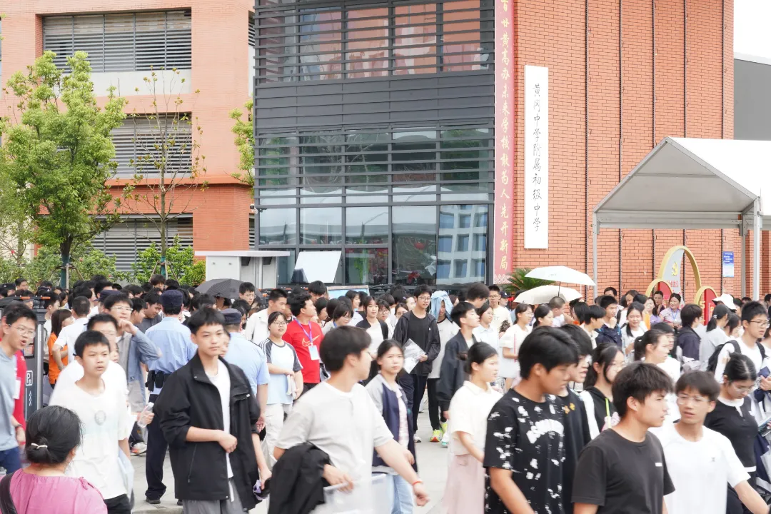 平安中考 他们在护航-第18张图片-四季读书网