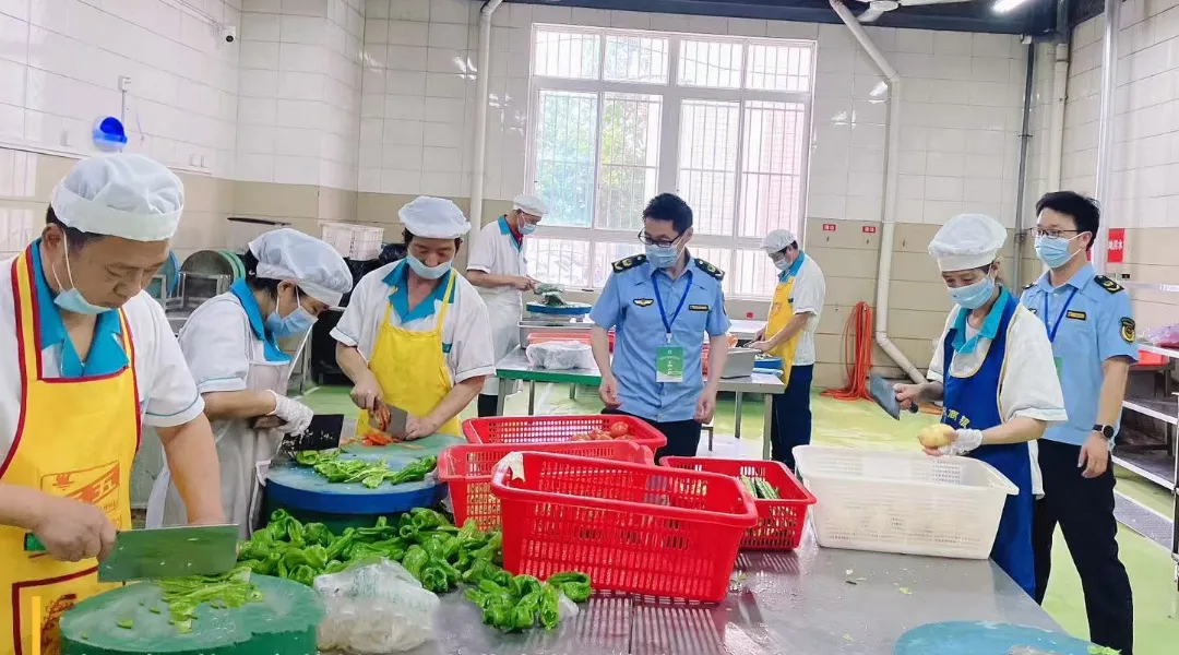 平安中考 他们在护航-第23张图片-四季读书网