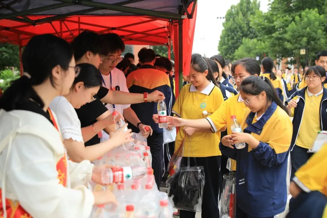 暖心护航 逐梦中考|宏达东方祝初三学子金榜题名-第34张图片-四季读书网 暖心护航 逐梦中考|宏达东方祝初三学子金榜题名-第34张图片-四季读书网
