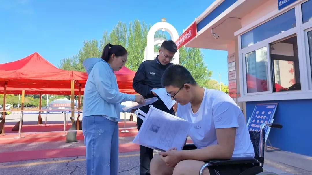 执笔为剑战中考 盘山学子启新程-第4张图片-四季读书网 执笔为剑战中考 盘山学子启新程-第4张图片-四季读书网