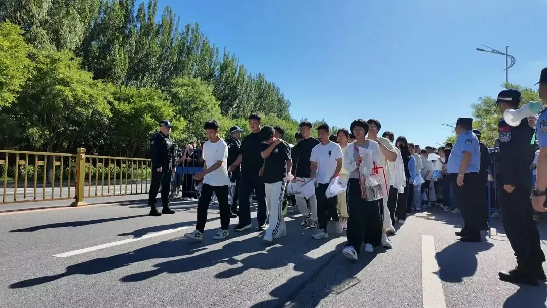 执笔为剑战中考 盘山学子启新程-第5张图片-四季读书网 执笔为剑战中考 盘山学子启新程-第5张图片-四季读书网