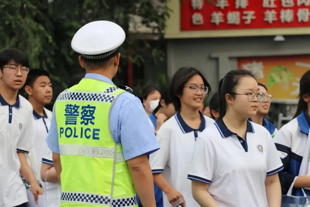 中考首日,衡水交警全力护航!-第19张图片-四季读书网