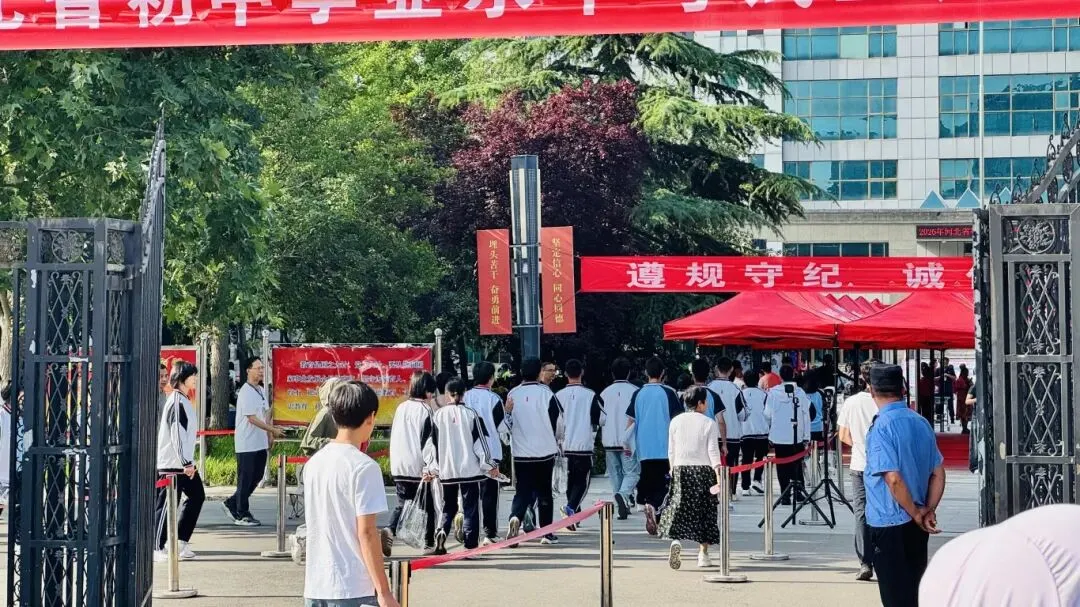 直击2026正定中考首日:你们全力以赴,我们全力以护!-第8张图片-四季读书网
