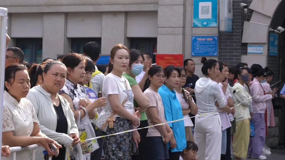 直击2026正定中考首日:你们全力以赴,我们全力以护!-第16张图片-四季读书网