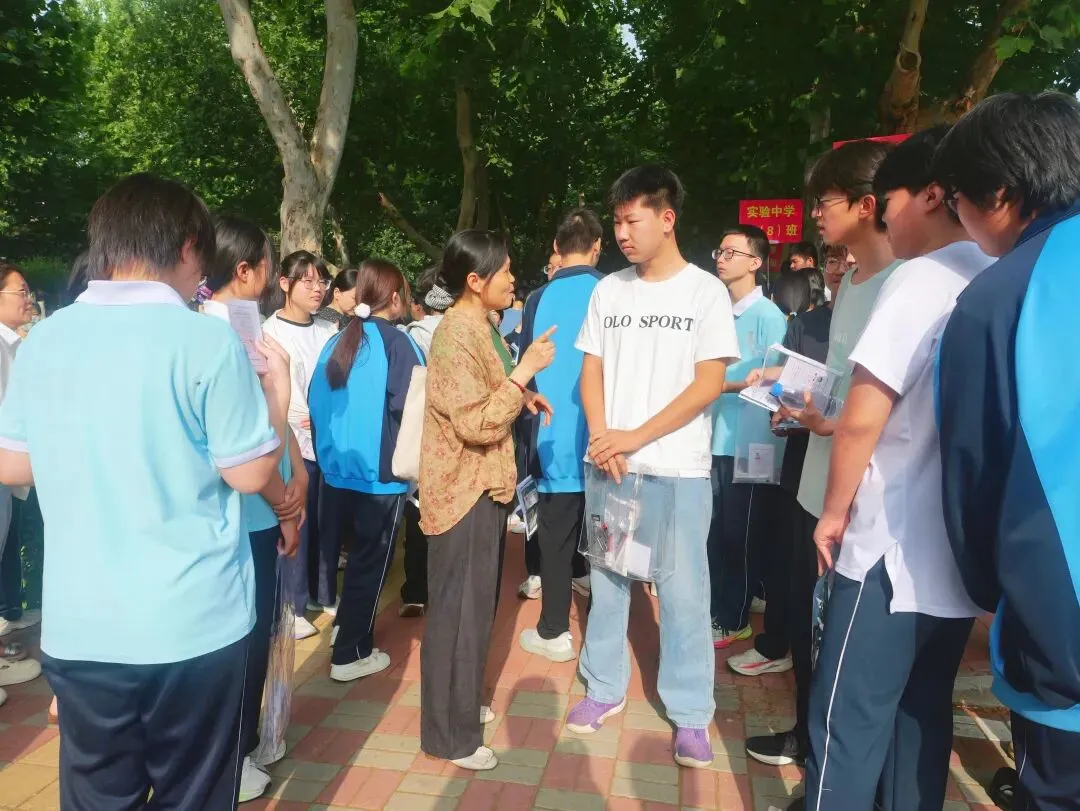 8513名!辛集中考首日现场直击→-第6张图片-四季读书网