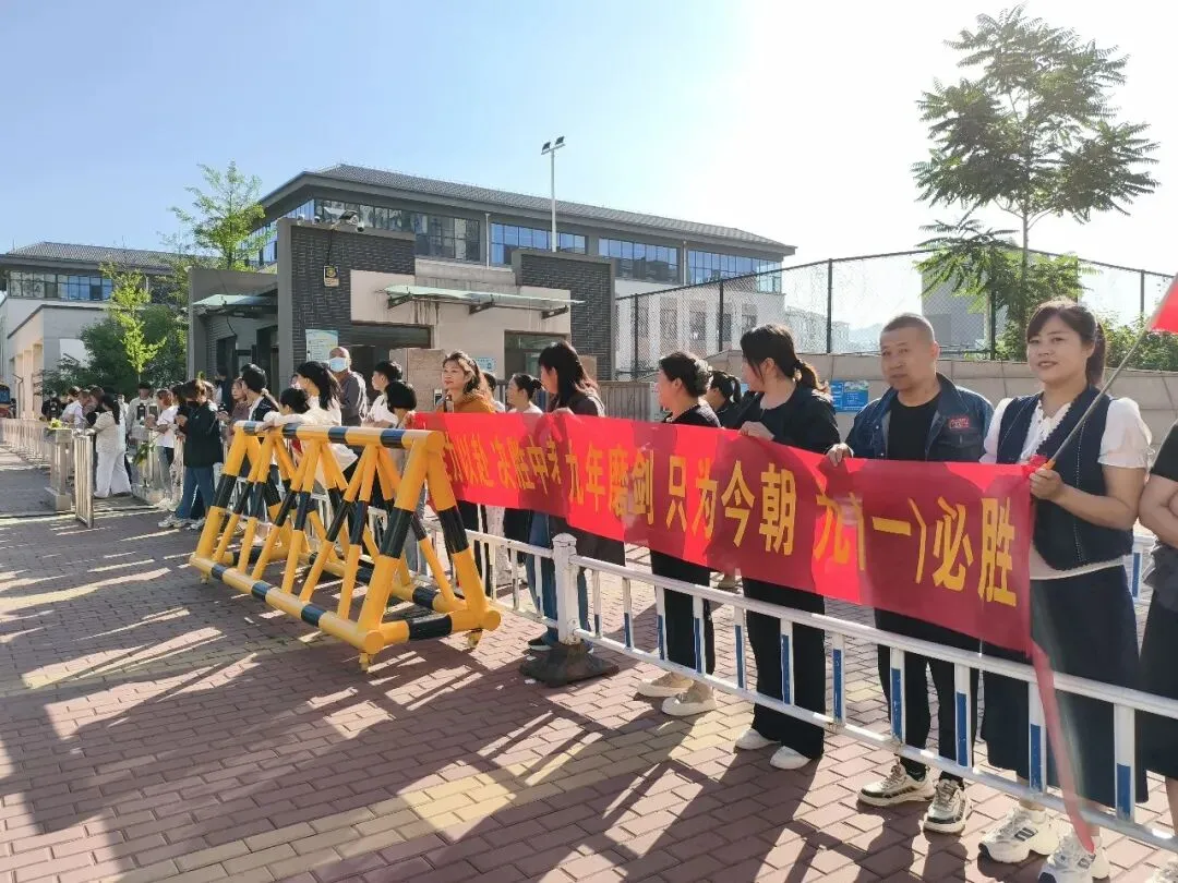 启宸护航,情暖中考路——我们为双滦四中考生免费送考-第4张图片-四季读书网 启宸护航,情暖中考路——我们为双滦四中考生免费送考-第4张图片-四季读书网