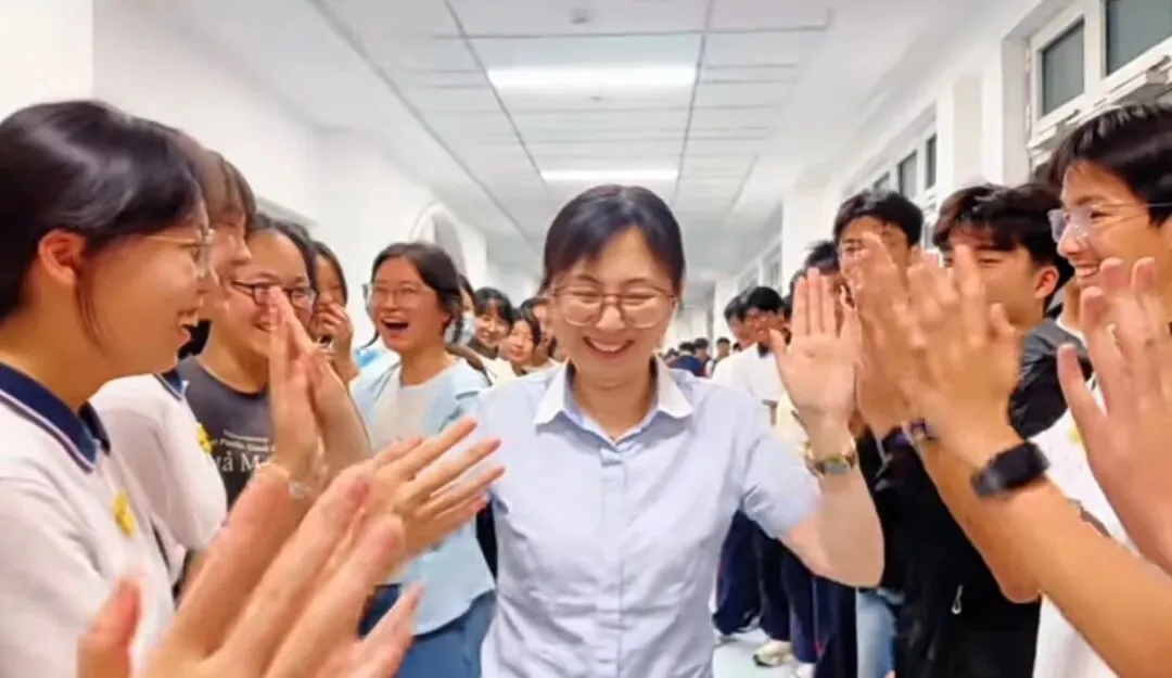 护航中考,温情相伴——南京江宁滨江外国语学校2026届送考纪实-第29张图片-四季读书网 护航中考,温情相伴——南京江宁滨江外国语学校2026届送考纪实-第29张图片-四季读书网