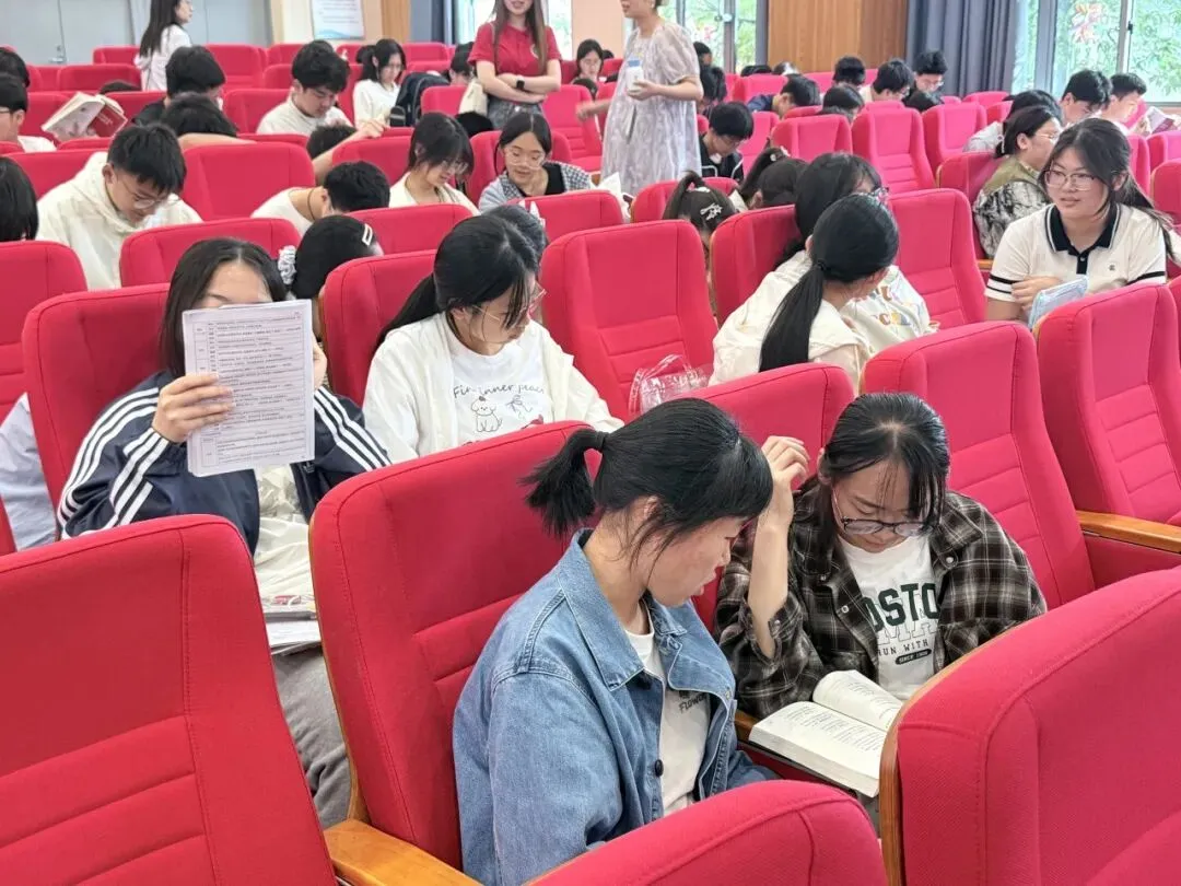 护航中考,温情相伴——南京江宁滨江外国语学校2026届送考纪实-第37张图片-四季读书网 护航中考,温情相伴——南京江宁滨江外国语学校2026届送考纪实-第37张图片-四季读书网