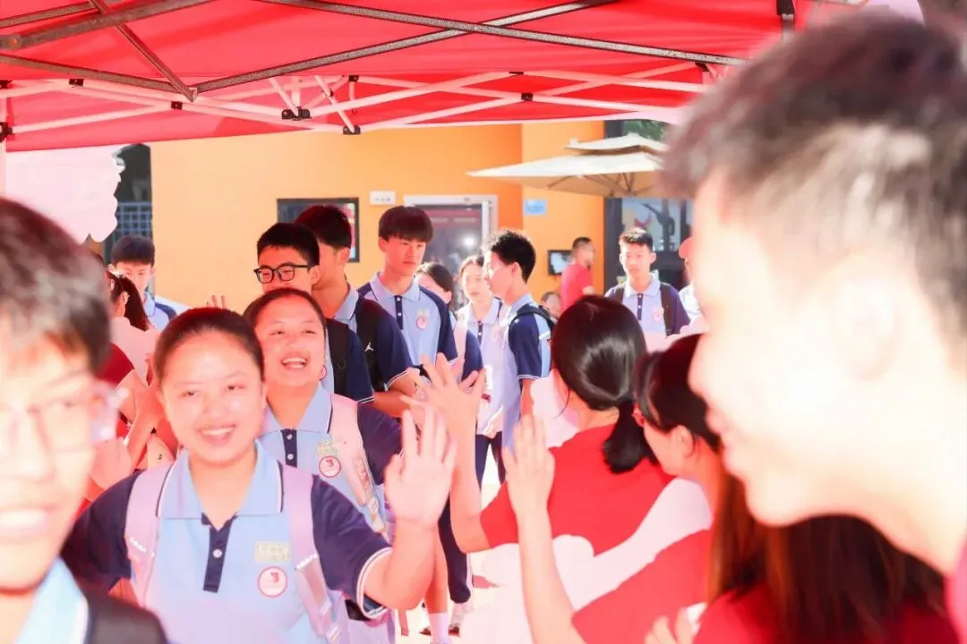 中考加油!青春执笔绘华章,双思学子展锋芒!-第12张图片-四季读书网