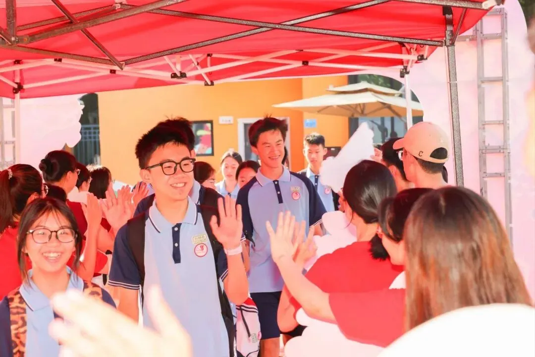 中考加油!青春执笔绘华章,双思学子展锋芒!-第13张图片-四季读书网