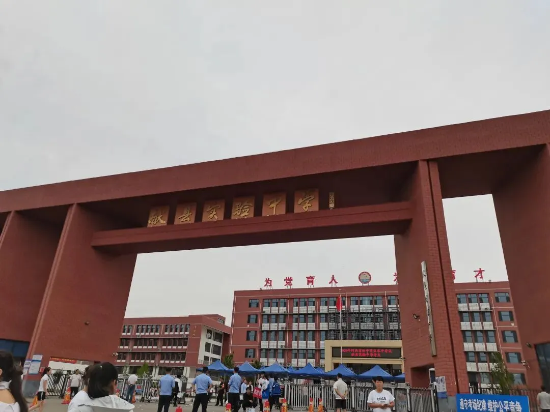 今天中考,我送考-第1张图片-四季读书网