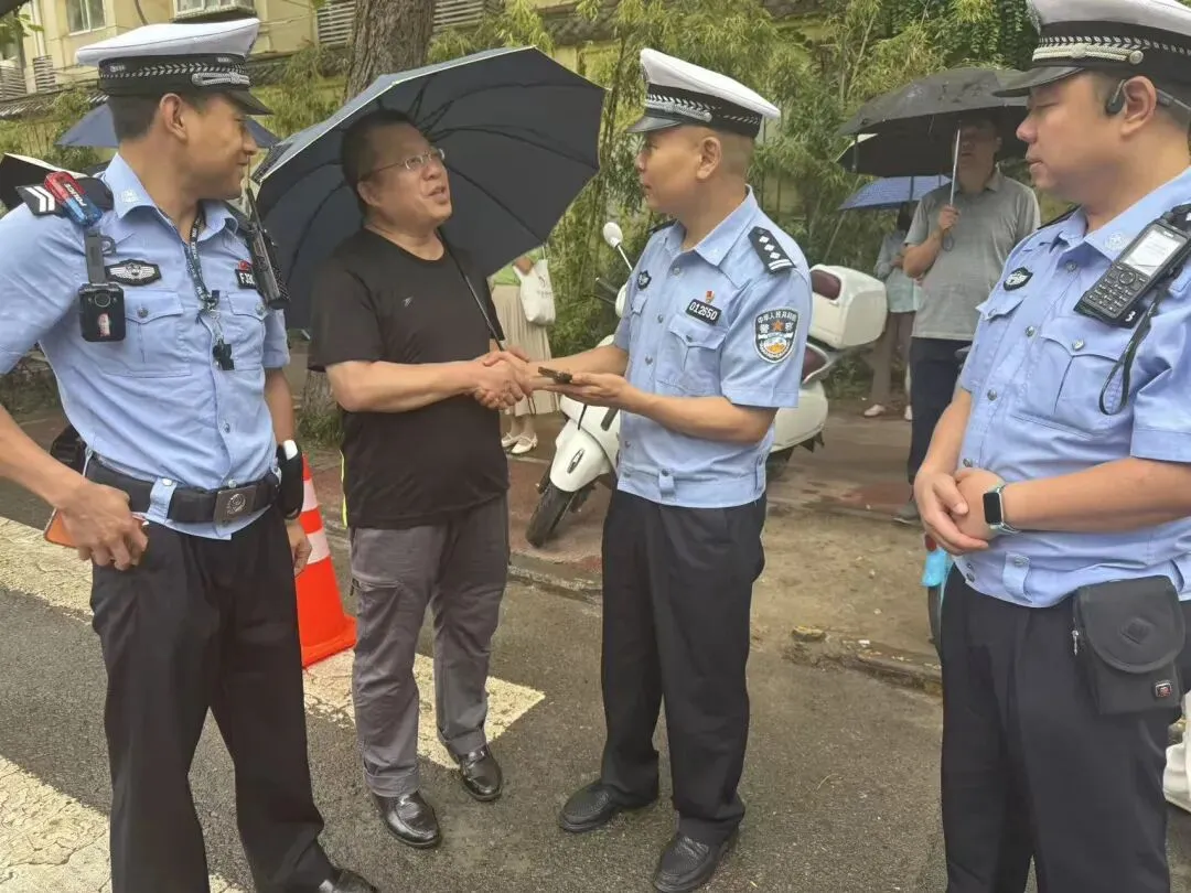 护航中考 | 荧光绿全程守护,暖心护考再出发-第11张图片-四季读书网 护航中考 | 荧光绿全程守护,暖心护考再出发-第11张图片-四季读书网