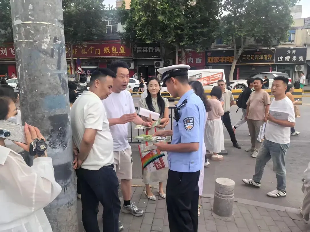 护航中考 | 荧光绿全程守护,暖心护考再出发-第14张图片-四季读书网 护航中考 | 荧光绿全程守护,暖心护考再出发-第14张图片-四季读书网
