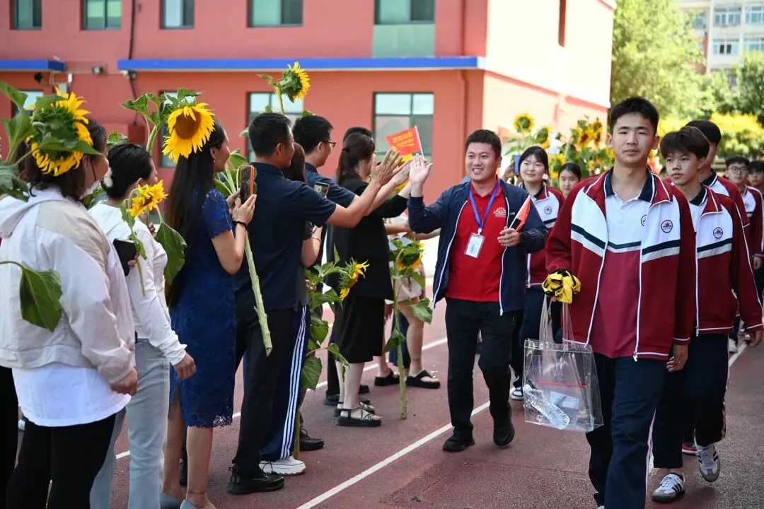 中考首日!加油,遵化少年!-第12张图片-四季读书网