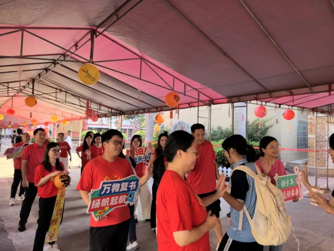 中考·温暖集体 | 凝心启程·从容赴考·少年正式出征-第18张图片-四季读书网