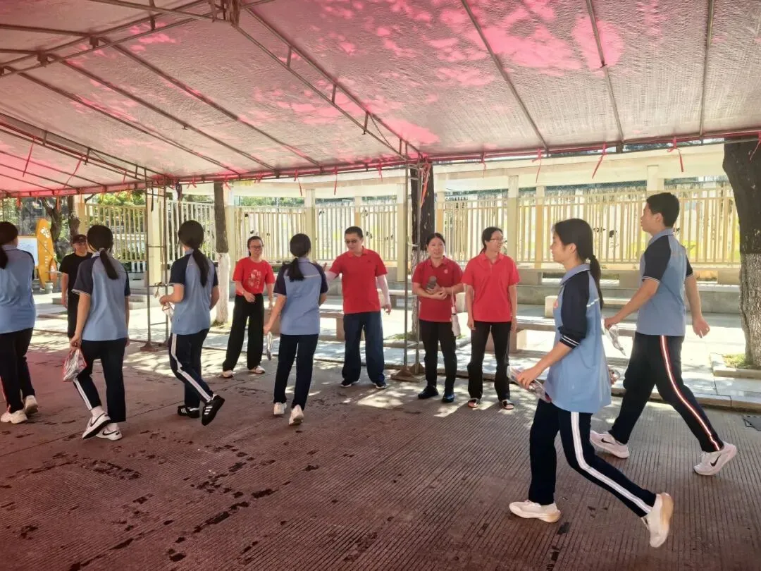 中考·温暖集体 | 凝心启程·从容赴考·少年正式出征-第35张图片-四季读书网