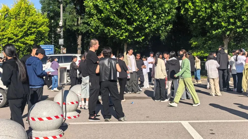 直击现场!中考第一天,让我们一起为迁安学子加油!-第14张图片-四季读书网