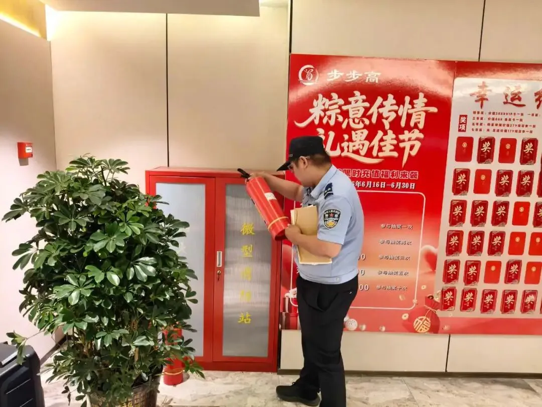 中考护航、端午坚守、隐患排查……今天,请把头条留给这群“警”爸!-第13张图片-四季读书网 中考护航、端午坚守、隐患排查……今天,请把头条留给这群“警”爸!-第13张图片-四季读书网