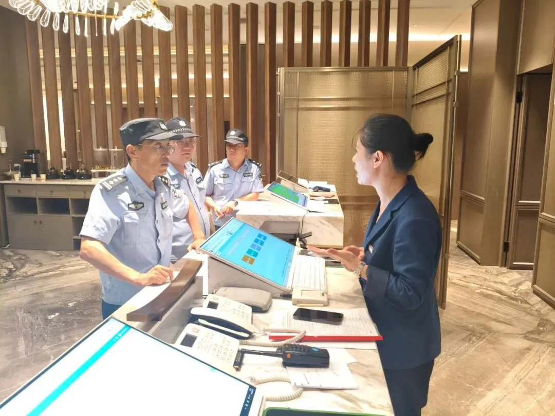 中考护航、端午坚守、隐患排查……今天,请把头条留给这群“警”爸!-第14张图片-四季读书网 中考护航、端午坚守、隐患排查……今天,请把头条留给这群“警”爸!-第14张图片-四季读书网