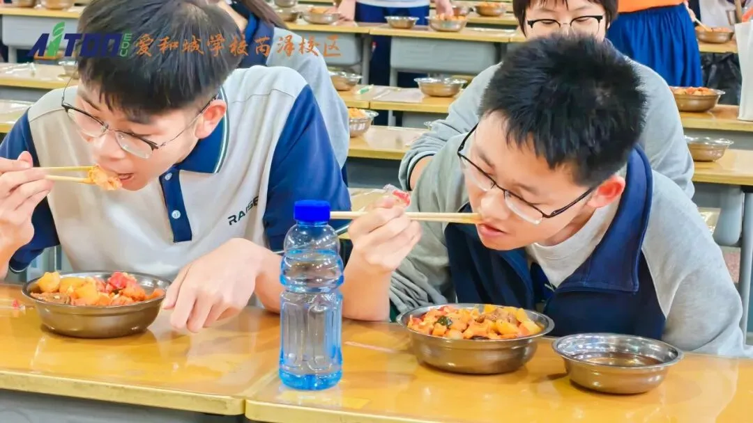 中考首日:击掌为誓,出征如虹-第32张图片-四季读书网