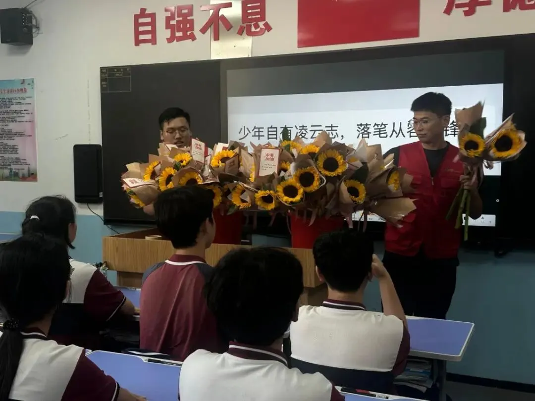 建设文明城市 当好文明市民 | 护航中考,容西在行动!-第9张图片-四季读书网 建设文明城市 当好文明市民 | 护航中考,容西在行动!-第9张图片-四季读书网