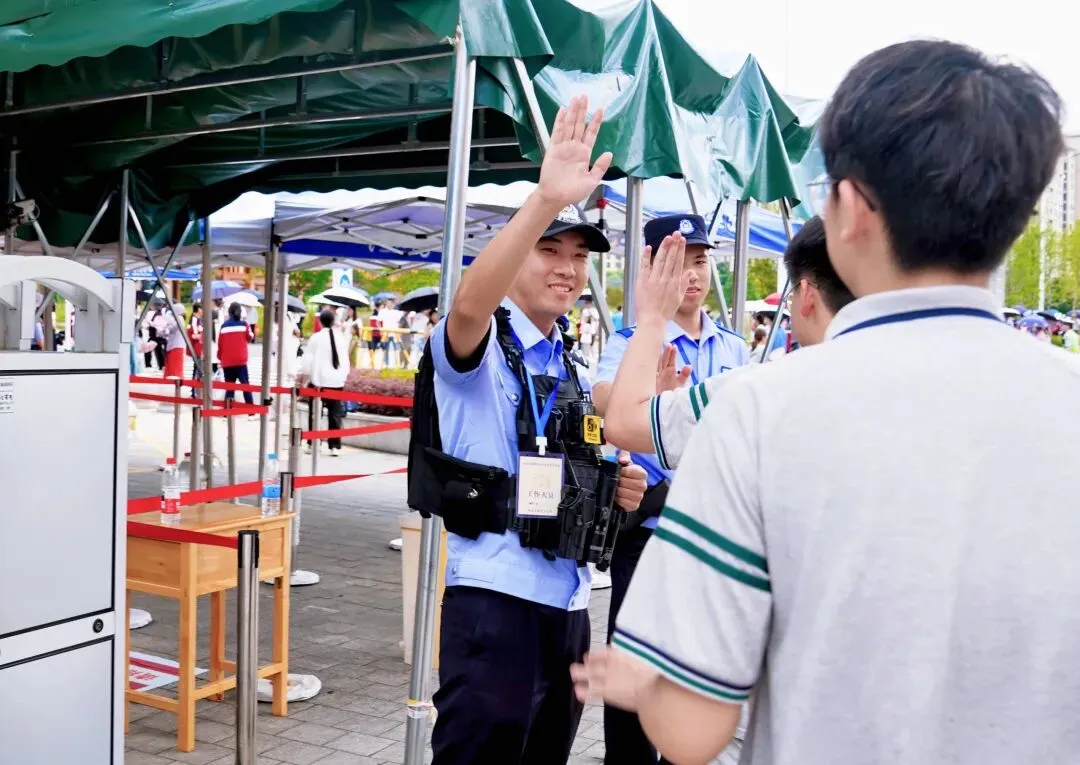 中考首日,南平公安让您安心放心充满信心!-第3张图片-四季读书网