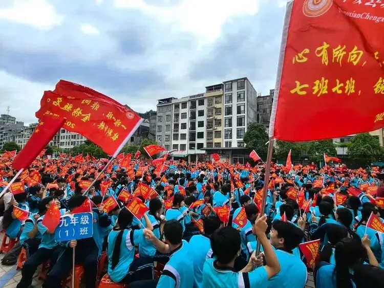 仁育青春底色,笔绘中考宏图——那坡县城厢镇初级中学中考壮行活动-第11张图片-四季读书网