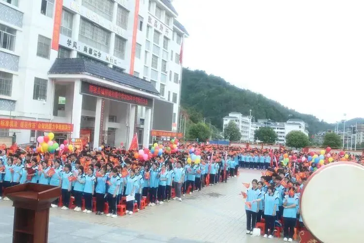 仁育青春底色,笔绘中考宏图——那坡县城厢镇初级中学中考壮行活动-第12张图片-四季读书网