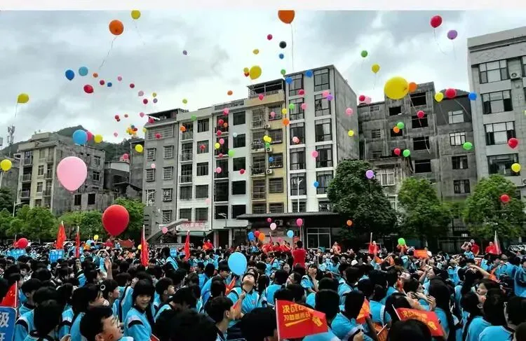 仁育青春底色,笔绘中考宏图——那坡县城厢镇初级中学中考壮行活动-第14张图片-四季读书网