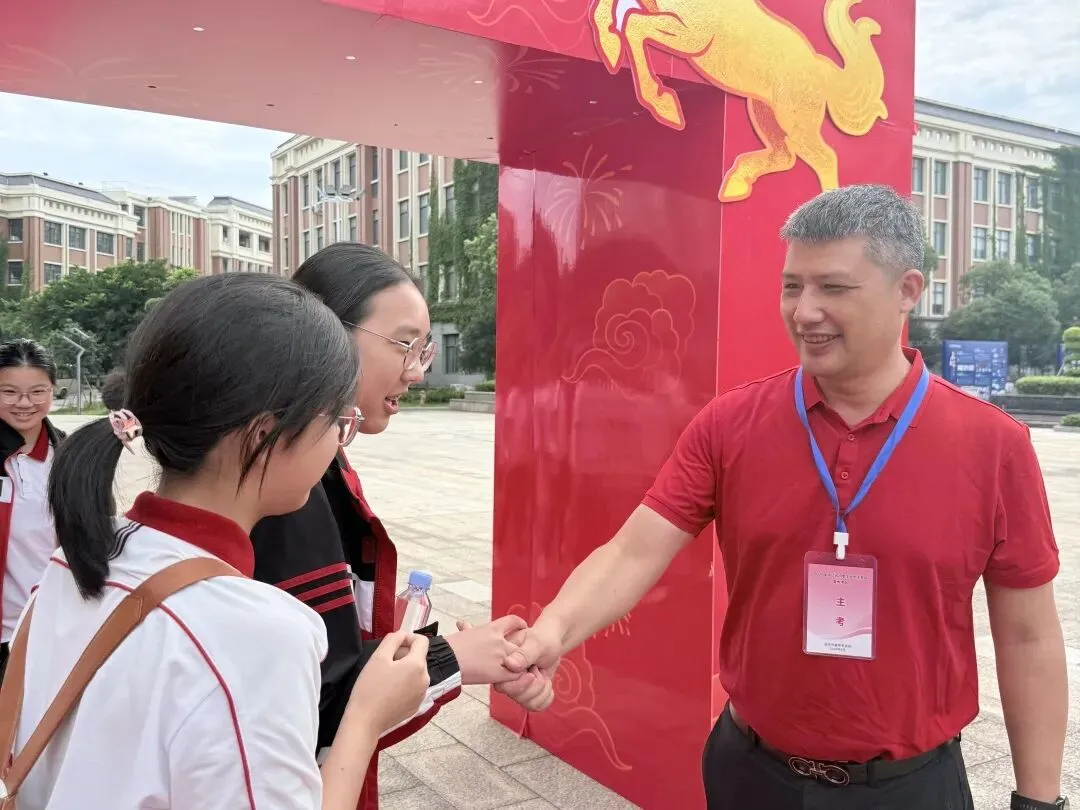 中考顺利收官,致敬每一位护航者!-第12张图片-四季读书网 中考顺利收官,致敬每一位护航者!-第12张图片-四季读书网