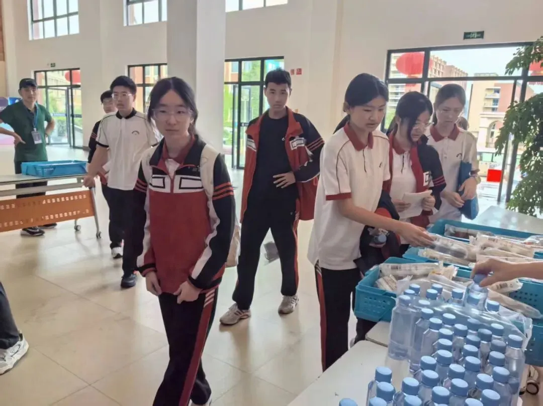 中考顺利收官,致敬每一位护航者!-第14张图片-四季读书网 中考顺利收官,致敬每一位护航者!-第14张图片-四季读书网
