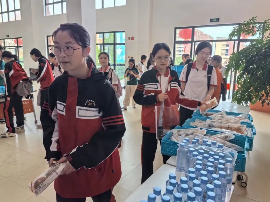 中考顺利收官,致敬每一位护航者!-第15张图片-四季读书网 中考顺利收官,致敬每一位护航者!-第15张图片-四季读书网