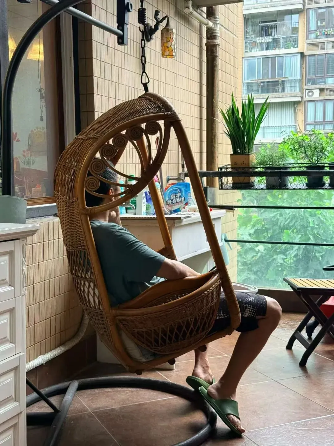 中考结束,社会学科首次闭卷,很多考生状态松弛!今天是父亲节,考场外这些身影让人红了眼眶-第9张图片-四季读书网 中考结束,社会学科首次闭卷,很多考生状态松弛!今天是父亲节,考场外这些身影让人红了眼眶-第9张图片-四季读书网