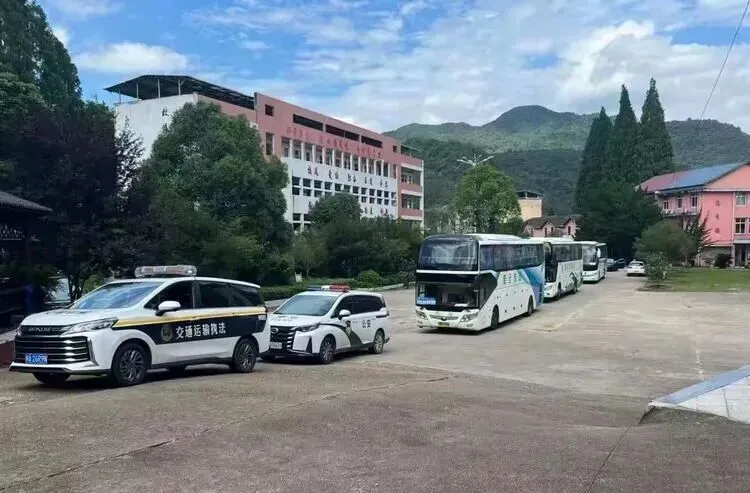 多方暖心护航,助力学子圆梦中考—— 浦城县仙阳中学中考学子平安赴考,各级领导慰问暖心鼓劲-第6张图片-四季读书网