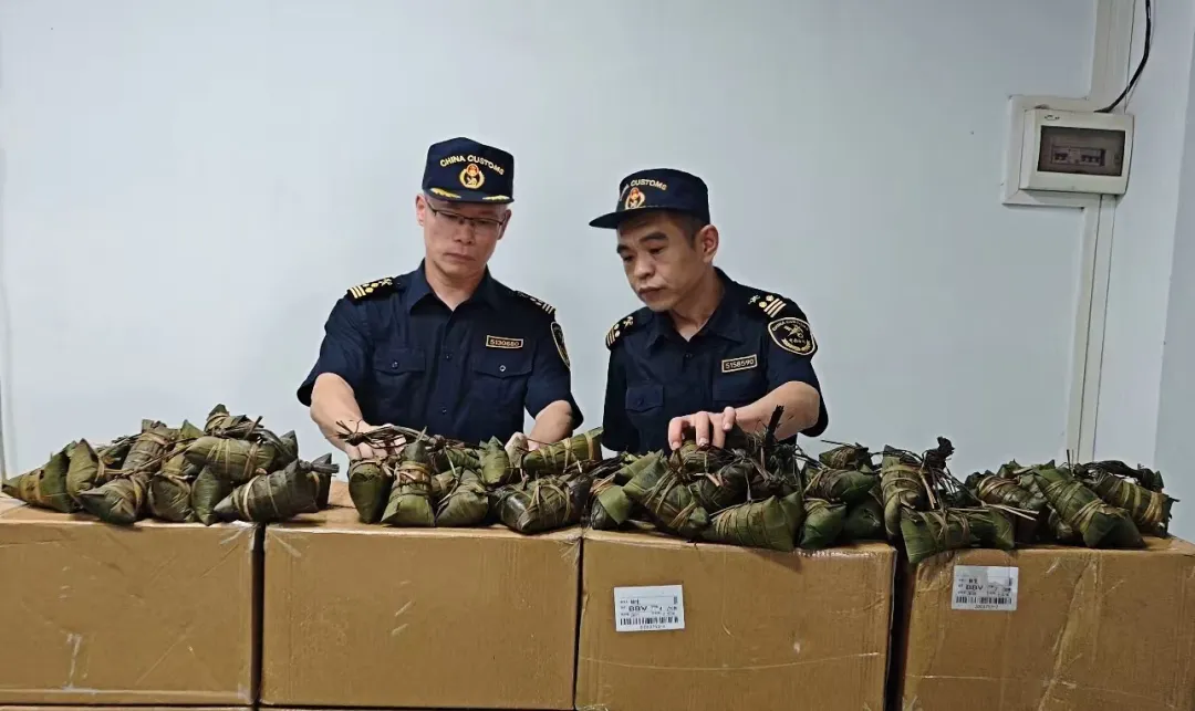 金饰价格又跌了 | 云南通报中考试卷出现低级错误 | 中国裁判组亮相世界杯-第7张图片-四季读书网