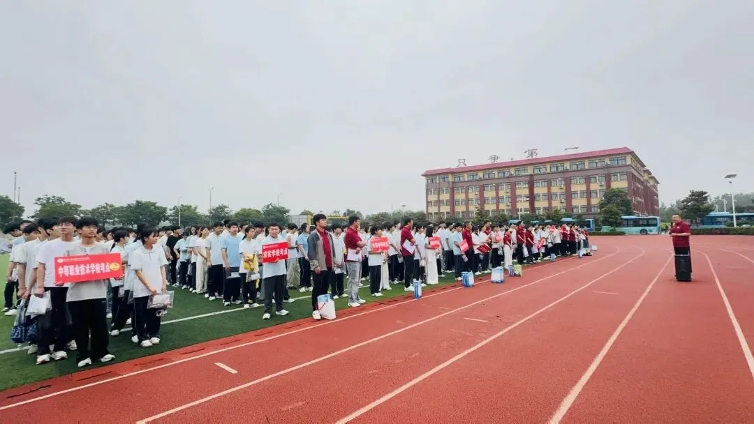 逐梦中考 载誉出征|我校初三学子昂首赴考,奔赴盛夏荣光!-第11张图片-四季读书网 逐梦中考 载誉出征|我校初三学子昂首赴考,奔赴盛夏荣光!-第11张图片-四季读书网