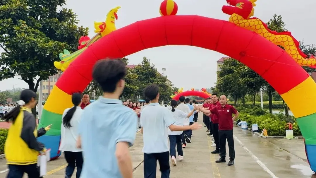 逐梦中考 载誉出征|我校初三学子昂首赴考,奔赴盛夏荣光!-第17张图片-四季读书网 逐梦中考 载誉出征|我校初三学子昂首赴考,奔赴盛夏荣光!-第17张图片-四季读书网