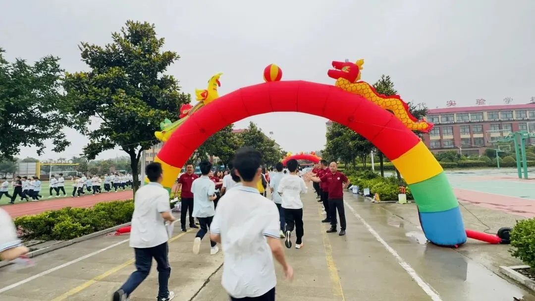 逐梦中考 载誉出征|我校初三学子昂首赴考,奔赴盛夏荣光!-第18张图片-四季读书网 逐梦中考 载誉出征|我校初三学子昂首赴考,奔赴盛夏荣光!-第18张图片-四季读书网