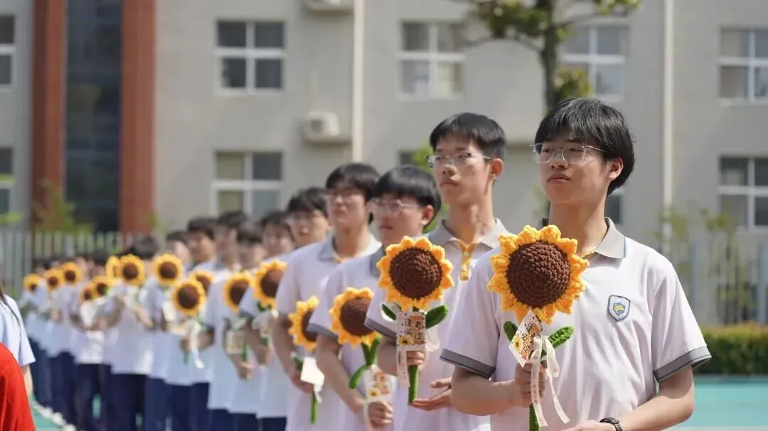 中考后到底怎么择校?公立 9 年 + 私立 8 年管理老师,拆解中考择校真相-第1张图片-四季读书网 中考后到底怎么择校?公立 9 年 + 私立 8 年管理老师,拆解中考择校真相-第1张图片-四季读书网