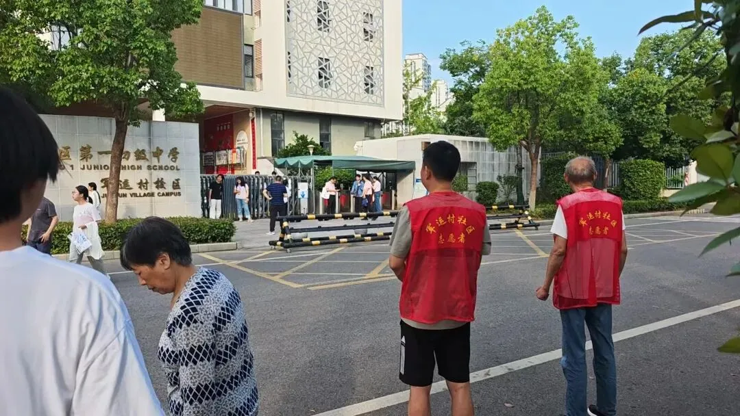 军运村社区开展中考护考志愿服务-第1张图片-四季读书网 军运村社区开展中考护考志愿服务-第1张图片-四季读书网