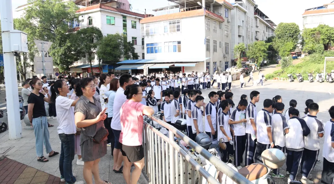 中考首日,明溪学子逐梦考场-第11张图片-四季读书网