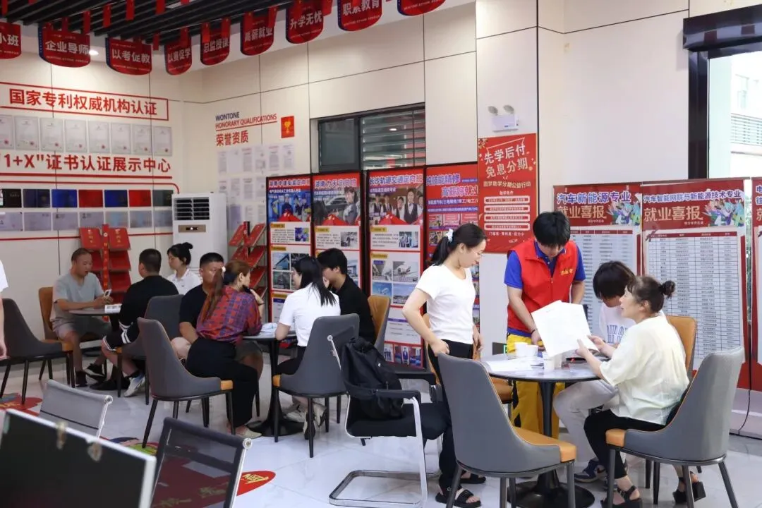 中考后别踩误区,坐等分数可不行!模拟考低于570分务必提前择校避开被动,附:历年分数线-第12张图片-四季读书网 中考后别踩误区,坐等分数可不行!模拟考低于570分务必提前择校避开被动,附:历年分数线-第12张图片-四季读书网