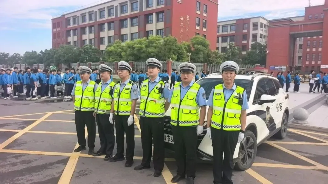 笔尖逐梦,护航中考!辉县交警全力守护青春赶考路-第19张图片-四季读书网