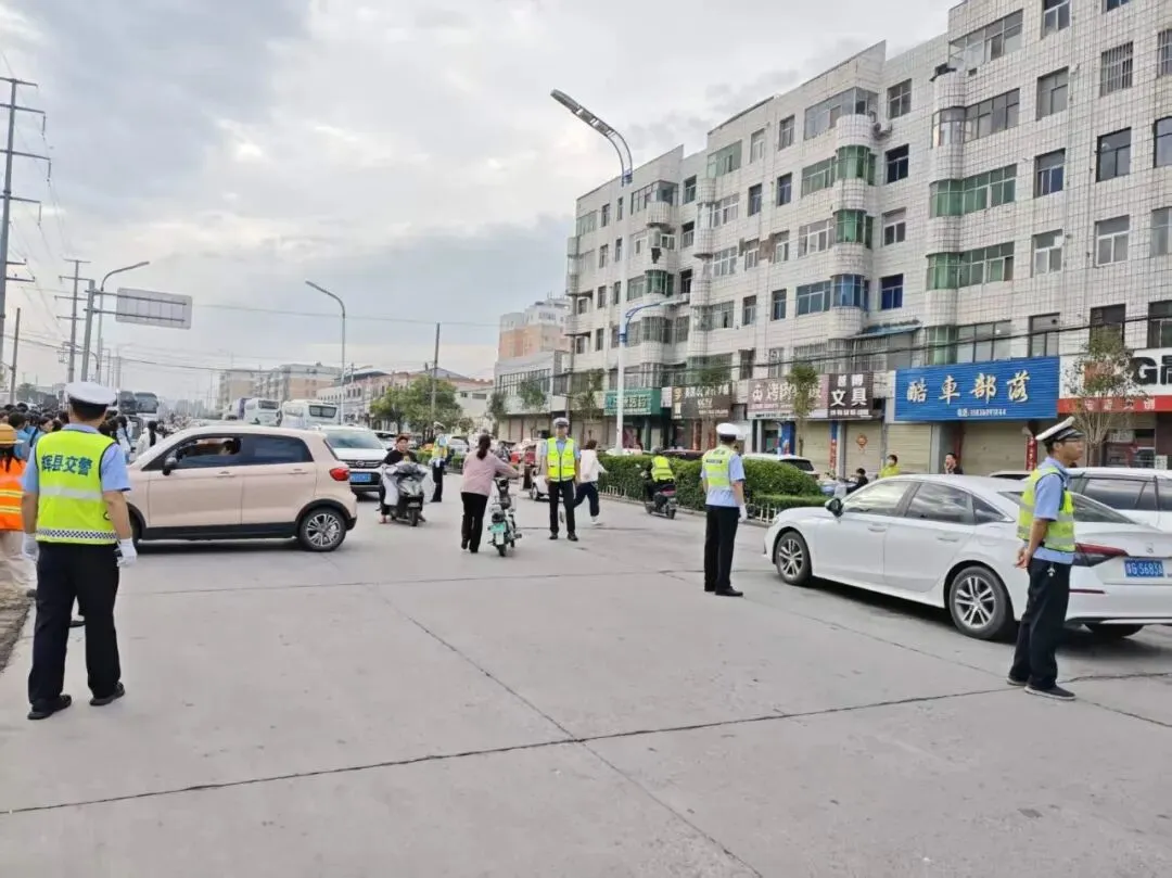 笔尖逐梦,护航中考!辉县交警全力守护青春赶考路-第32张图片-四季读书网