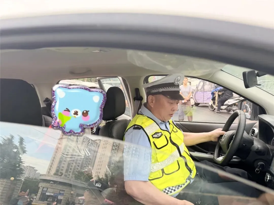 笔尖逐梦,护航中考!辉县交警全力守护青春赶考路-第36张图片-四季读书网