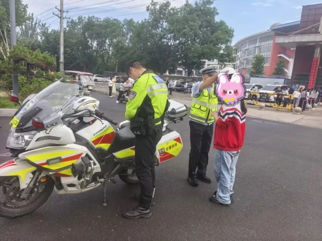 笔尖逐梦,护航中考!辉县交警全力守护青春赶考路-第37张图片-四季读书网