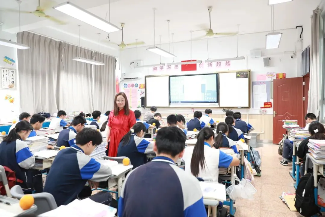 中考加油| 红运当头,橙心如愿!林埭中学中考现场:这抹“送考红”和满园“祝福橙”,是今夏最燃的告白-第11张图片-四季读书网
